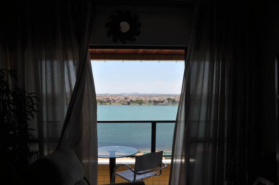 O rio São Francisco, com Juazeiro ao fundo, visto do apartamento da Iolanda, em Petrolina - PE