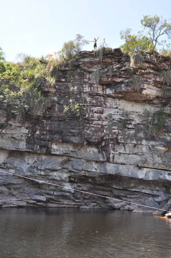 O 'trampolim' de 22 metros de altura no Poço do Diabo, próximo à Lençóis, na Chapada Diamantina - BA