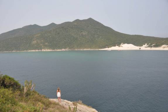 Observando a ilha Cabo Frio da Ponta do Atalaia, em Arraial do Cabo - RJ Observando a ilha Cabo Frio da Ponta do Atalaia, em Arraial do Cabo - RJ