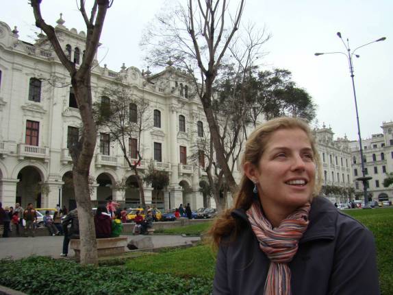 Observando a pomposa Plaza San Martin, em Lima, capital do Peru Observando a pomposa Plaza San Martin, em Lima, capital do Peru