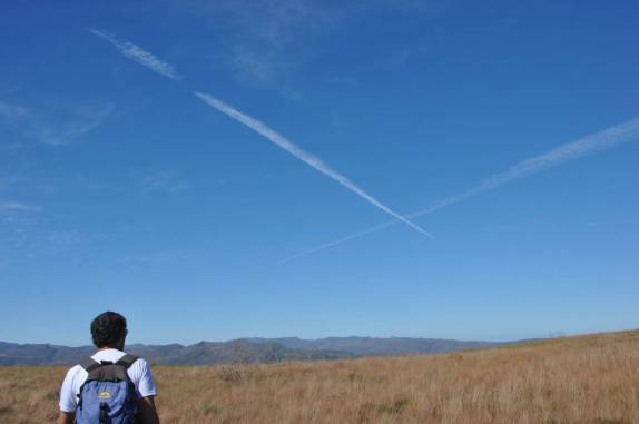 Observando aviões cruzando os céus do Parque Nacional da Serra do Cipó - MG Observando aviões cruzando os céus do Parque Nacional da Serra do Cipó - MG
