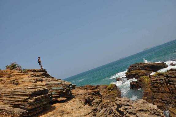 Observando o oceano na praia da Ferradurinha, em Búzios - RJ Observando o oceano na praia da Ferradurinha, em Búzios - RJ