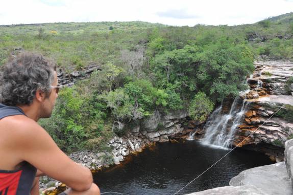 Observando o Poço do Diabo, próximo à Lençóis, na Chapada Diamantina - BA