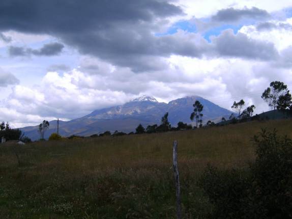 Paisagem na 'Avenida dos Vulcões', região do Cotopaxi, durante passeio à cavalo (Equador) Paisagem na 'Avenida dos Vulcões', região do Cotopaxi, durante passeio à cavalo (Equador)