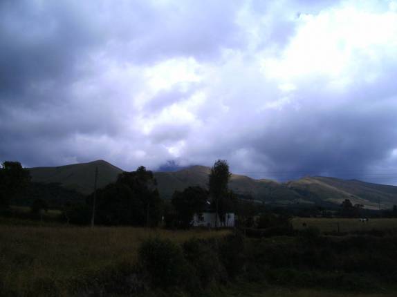 Paisagem na 'Avenida dos Vulcões', região do Cotopaxi, durante passeio à cavalo (Equador) Paisagem na 'Avenida dos Vulcões', região do Cotopaxi, durante passeio à cavalo (Equador)
