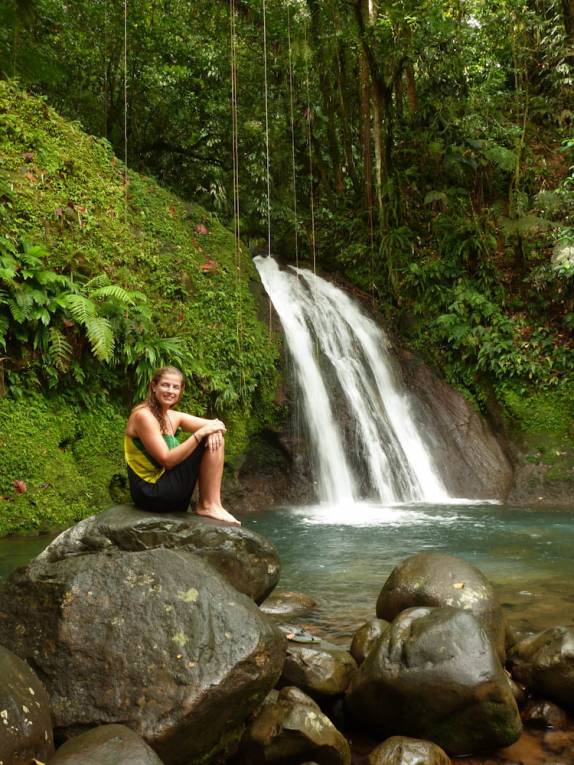 Parece a Serra da Mantiqueira, mas é a Cascade aux Ecrevisse, no Parque Nacional em Basse Terre, em Guadalupe, no Caribe Parece a Serra da Mantiqueira, mas é a Cascade aux Ecrevisse, no Parque Nacional em Basse Terre, em Guadalupe, no Caribe