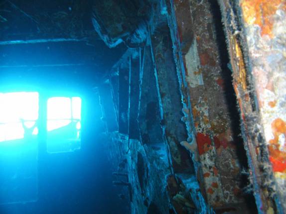 Parte interna do naufrágio Charlie Brown, na costa de Statia - Caribe Parte interna do naufrágio Charlie Brown, na costa de Statia - Caribe