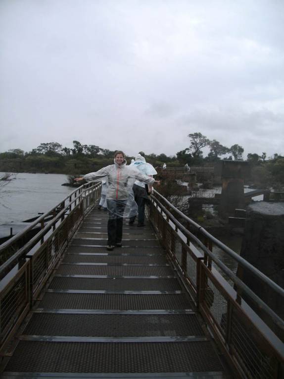 Passarela que leva á Garganta do Diabo, no lado argentino do parque, em Puerto Iguazu Passarela que leva á Garganta do Diabo, no lado argentino do parque, em Puerto Iguazu