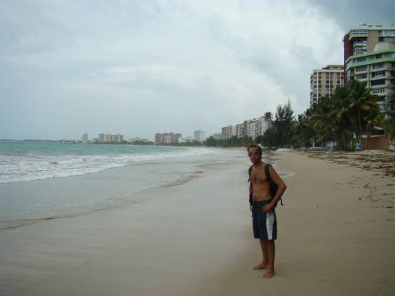 Passeando na praia de Isla Verde, em San Juan - Porto Rico Passeando na praia de Isla Verde, em San Juan - Porto Rico