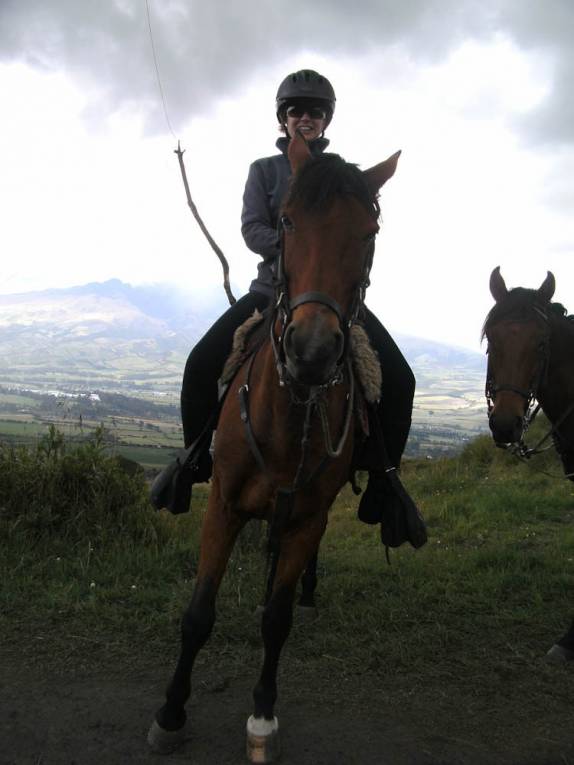 Passeio à cavalo vestida à carater! (região do Cotopaxi - Equador) Passeio à cavalo vestida à carater! (região do Cotopaxi - Equador)