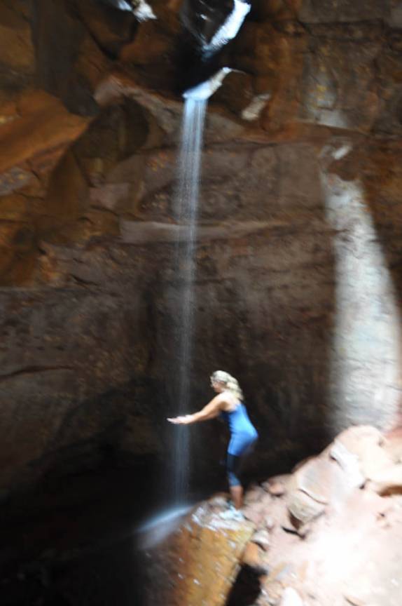 Pequeba e mágica cachoeira no fundo de canyon do Inferno, na Serra da Capivara, próximo à São Raimundo Nonato - PI
