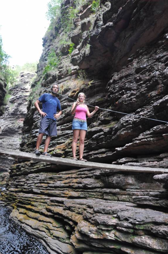 Pequena ponte no canyon da Cachoeira do Buracão, próxima à Ibicoara, na Chapada Diamantina - BA