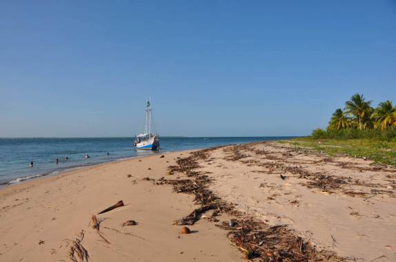Pequena praia na Baía de Camamu - BA Pequena praia na Baía de Camamu - BA