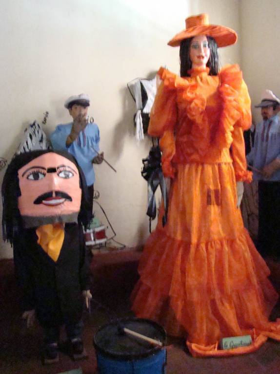 Personagens legendárias em museu de León, na Nicarágua. Personagens legendárias em museu de León, na Nicarágua.