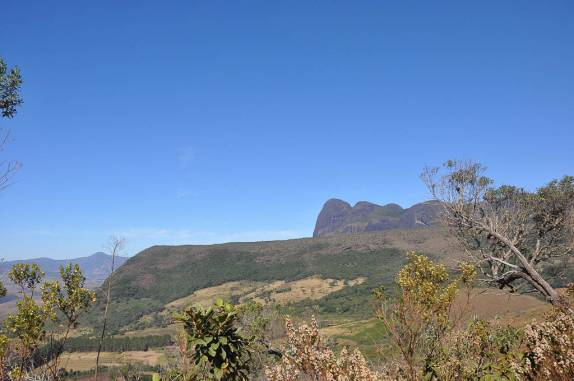 Pico do Papagaio visto do Vale dos Garcias em Aiuruoca - MG