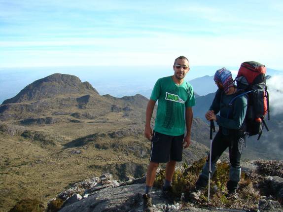 Pit-stop na subida da Pedra da Mina em Passa Quatro - MG Pit-stop na subida da Pedra da Mina em Passa Quatro - MG