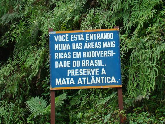 Placa informativa no Parque Estadual de Carlos Botelho, núcleo Sete Barras, em São Paulo