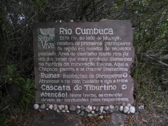 Placa informativa no Parque Municipal do Garimpo, em Mucugê, na Chapada Diamantina - BA