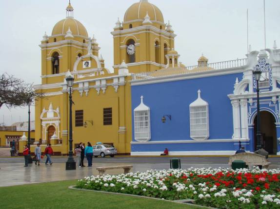 Plaza de Armas de Trujillo, no Peru Plaza de Armas de Trujillo, no Peru