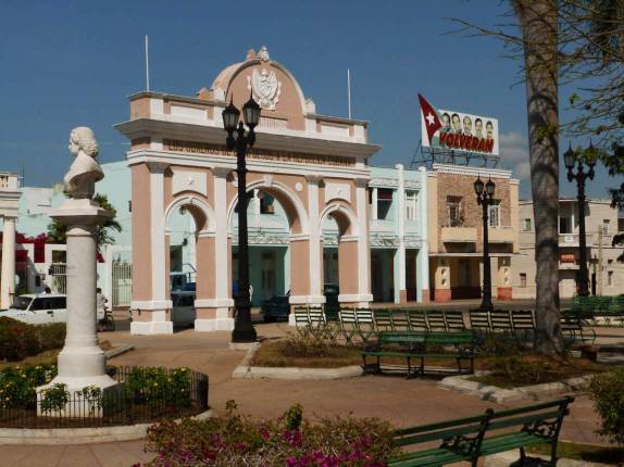 Plaza josé Martí, centro de Cienfuegos, em Cuba Plaza josé Martí, centro de Cienfuegos, em Cuba