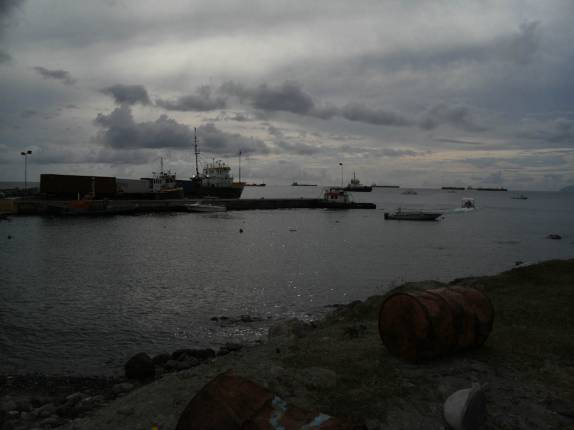 Porto de Oranjestad, na costa de Statia - Caribe Porto de Oranjestad, na costa de Statia - Caribe