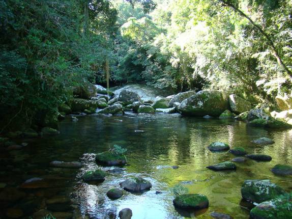 Poço no Rio Areado na Trilha do Bonete em Ilha Bela - SP Poço no Rio Areado na Trilha do Bonete em Ilha Bela - SP