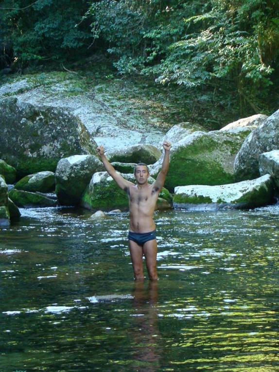 Poço no Rio Areado na Trilha do Bonete em Ilha Bela - SP Poço no Rio Areado na Trilha do Bonete em Ilha Bela - SP