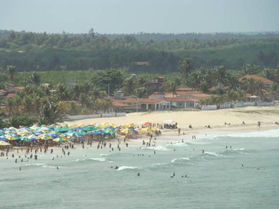 Praia cheia em Genipabu - RN Praia cheia em Genipabu - RN
