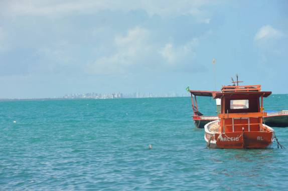 Praia de Calhetas, em Ipojuca - PE. Ao fundo, é possível ver Boa Viagem - Recife Praia de Calhetas, em Ipojuca - PE. Ao fundo, é possível ver Boa Viagem - Recife