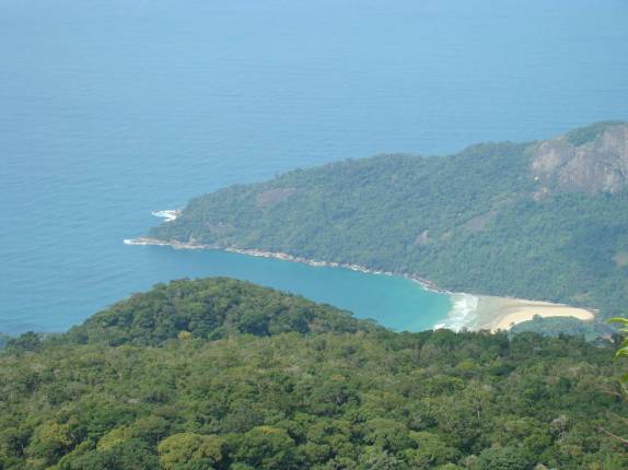 Praia do Cachadaço, vista do alto do Pico do Papagaio, na Ilha Grande - RJ Praia do Cachadaço, vista do alto do Pico do Papagaio, na Ilha Grande - RJ