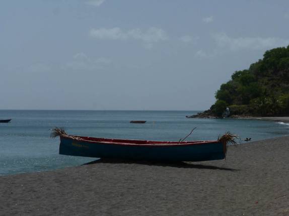 Praia em Roseau, capital de Dominica, no Caribe