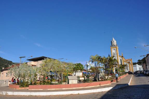 Praça central de Aiuruoca - MG