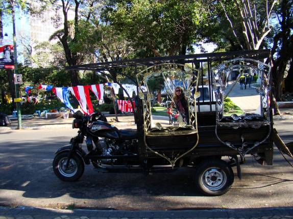Praça Uruguaya, em Asunción - Paraguai Praça Uruguaya, em Asunción - Paraguai