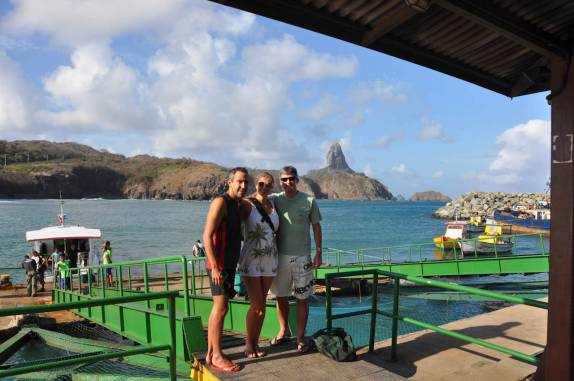 Preparando-se para embarcar para manhã de mergulhos  em Fernando de Noronha - PE