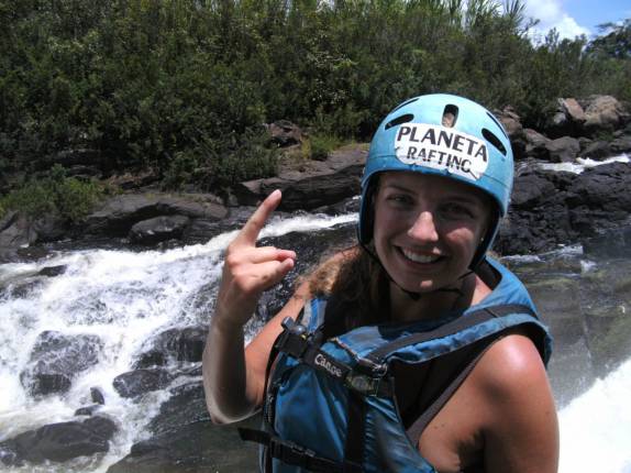 Preparando-se para o salto em corredeira do Rio das Contas, em Taboquinha, região de Itacaré - BA
