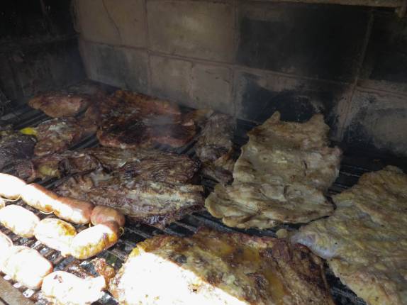 Preparando um 'asado' em San Juan, na Argentina Preparando um 'asado' em San Juan, na Argentina