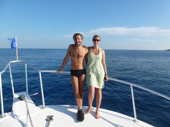 Pronto para mergulhar, de sunga e meias! (em Little Cayman, nas Ilhas Caiman)