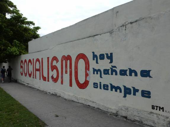 Propagandas do socialismo, muito comum nas ruas de Havana - Cuba Propagandas do socialismo, muito comum nas ruas de Havana - Cuba