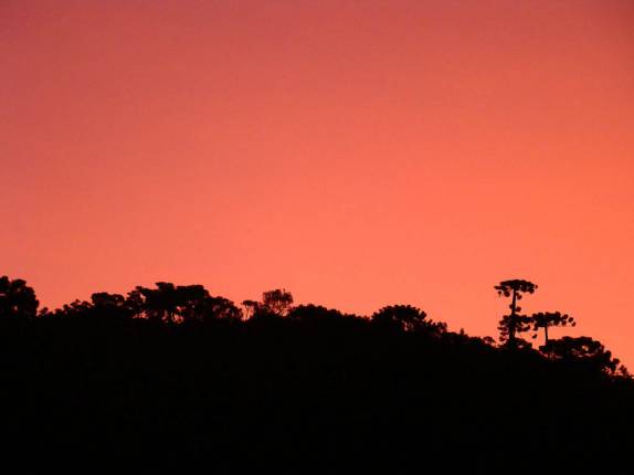 Pôr-do-sol na Pousada dos Lobos em Itatiaia - RJ Pôr-do-sol na Pousada dos Lobos em Itatiaia - RJ