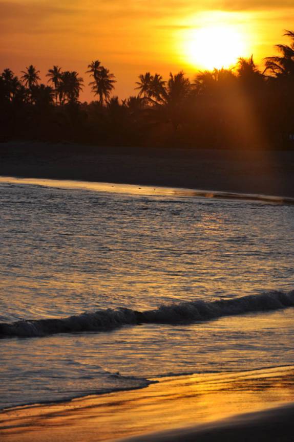Pôr-do-sol na Praia do Forte - BA