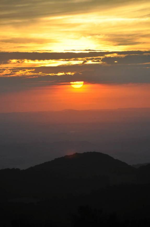 Pôr-do-sol no Pico do Gavião em Andradas - MG Pôr-do-sol no Pico do Gavião em Andradas - MG