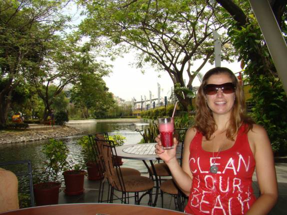 Pura saúde em restaurante no Malecon 2000, em Guayaquil, no Equador Pura saúde em restaurante no Malecon 2000, em Guayaquil, no Equador