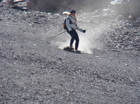 Quase esquiando pelas rampas de descida do vulcão El Mistí, em Arequipa - Peru Quase esquiando pelas rampas de descida do vulcão El Mistí, em Arequipa - Peru