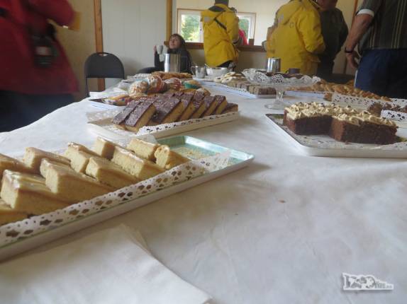 Recebidos com doces e guloseimas na casa de Rob e Lorraine McGill, em Carcass Island, no noroeste das Ilhas Malvinas Recebidos com doces e guloseimas na casa de Rob e Lorraine McGill, em Carcass Island, no noroeste das Ilhas Malvinas