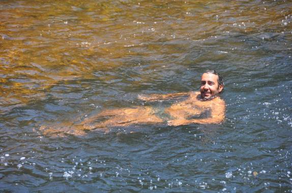 Refrescando-se na Cachoeira do Gravatá, em Itacaré - BA Refrescando-se na Cachoeira do Gravatá, em Itacaré - BA