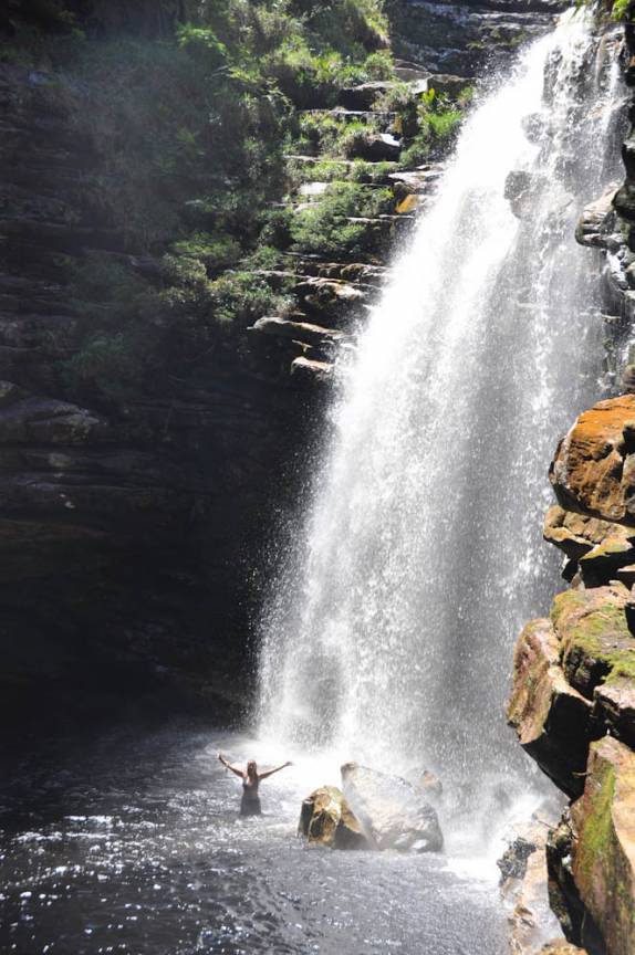 Refrescando-se na Cachoeira do Sossego, em Lençóis, na Chapada Diamantina - BA
