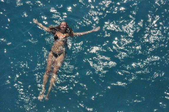 Refrescando-se no mar em Abrolhos - BA
