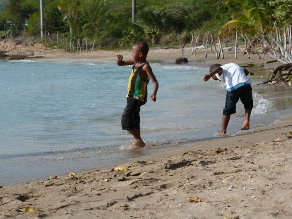 Reggae em praia de Treasure Beach, no litoral sul da Jamaica Reggae em praia de Treasure Beach, no litoral sul da Jamaica