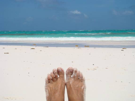 Relaxando na praias de areias rosa