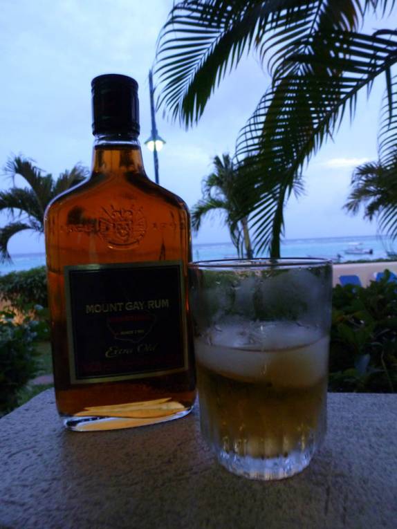 Relaxando no fim de tarde na varanda do nosso quarto em Dover, na costa sul de barbados Relaxando no fim de tarde na varanda do nosso quarto em Dover, na costa sul de barbados